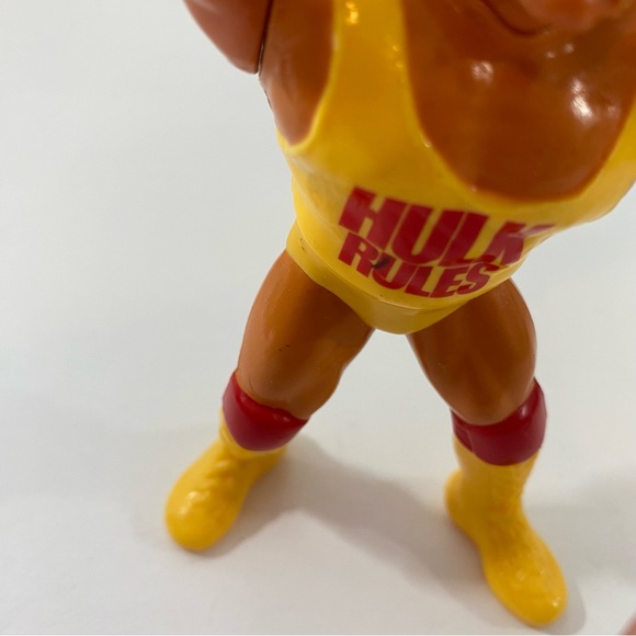 Hulk hogan 1990 wrestling figure Hasbro Preowned vintage see pictures for wear - Picture 4 of 6